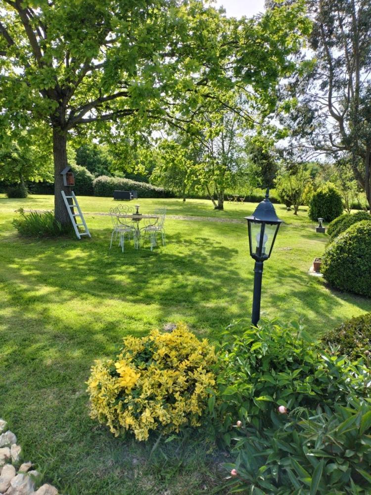 Le Clos Lauradiere Cormeilles  Exterior foto